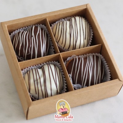 Caixa com 4 Mini Bolo Coração