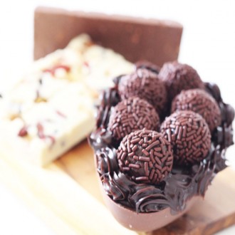 Ovo de pascoa de colher com brigadeiro cremoso 200 gramas.